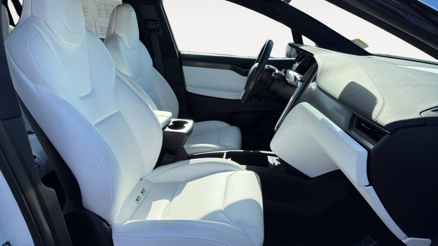 2018 Tesla Model X 5YJXCDE21JF136292