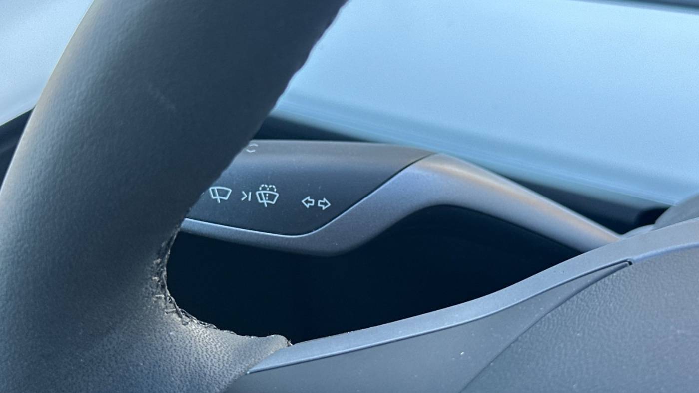 2024 Tesla Model Y 7SAYGDEF1RF058932