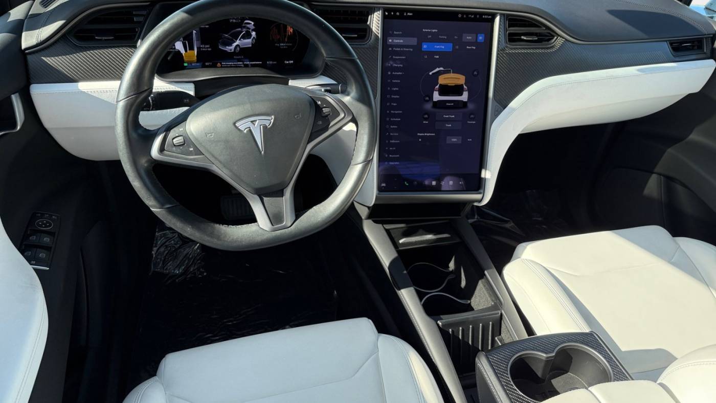 2018 Tesla Model X 5YJXCDE21JF136292