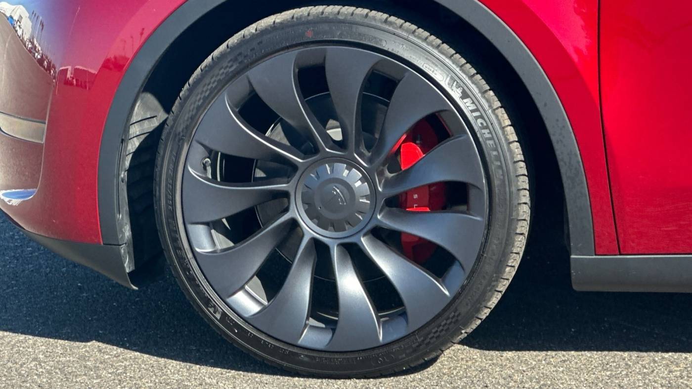 2024 Tesla Model Y 7SAYGDEF1RF058932