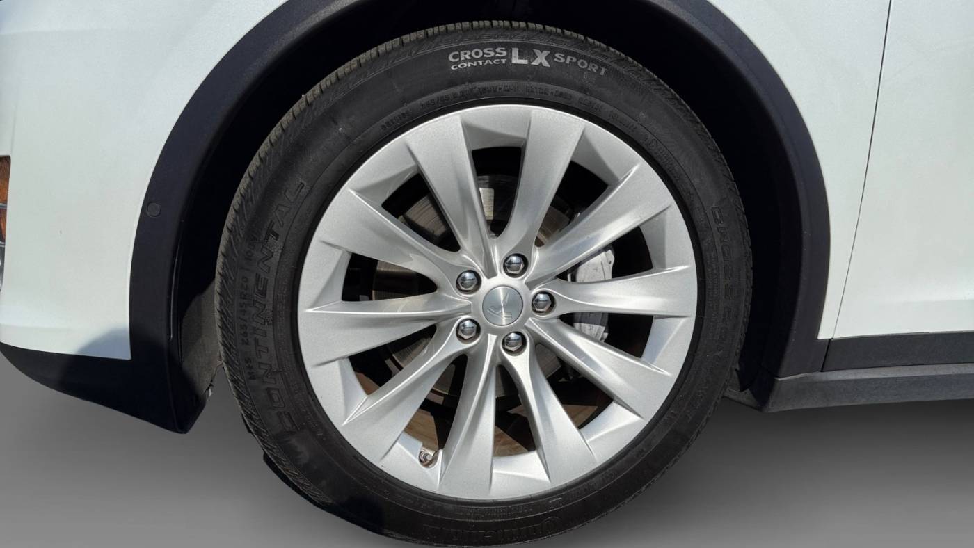 2018 Tesla Model X 5YJXCDE21JF136292
