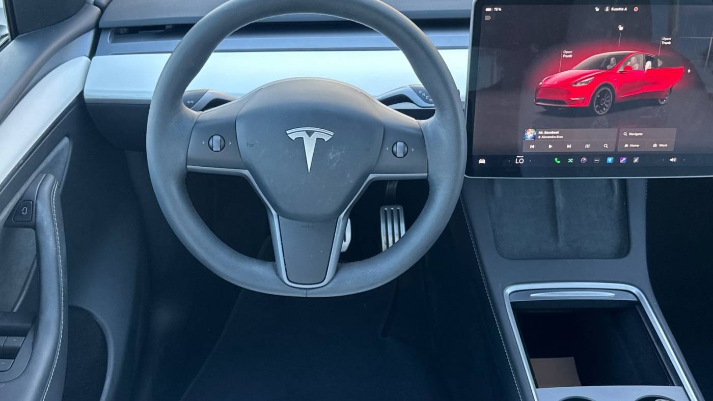 2024 Tesla Model Y 7SAYGDEF1RF058932
