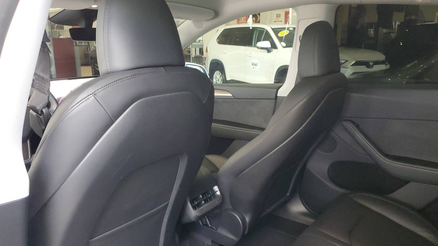 2024 Tesla Model Y 7SAYGDEE5RA319046