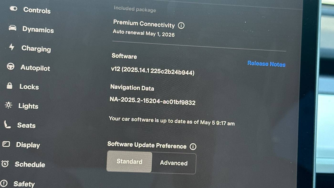 2024 Tesla Model Y 7SAYGDEF1RF058932