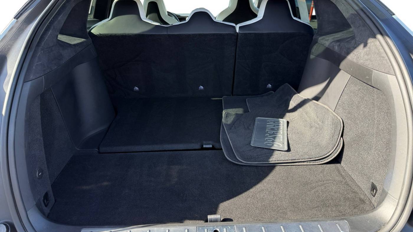 2018 Tesla Model X 5YJXCDE21JF136292