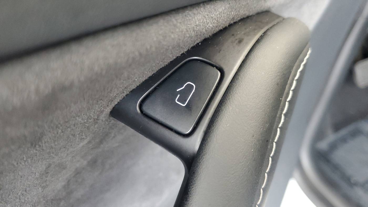 2024 Tesla Model Y 7SAYGDEE5RA319046