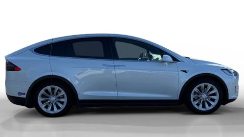 2018 Tesla Model X 5YJXCDE21JF136292
