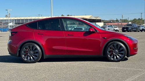 2024 Tesla Model Y 7SAYGDEF1RF058932