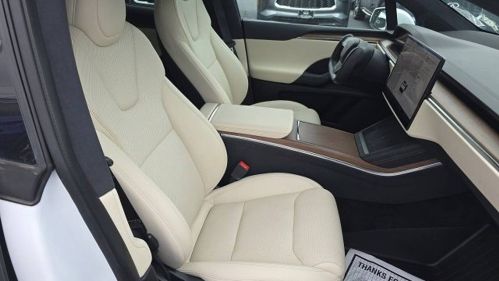 2022 Tesla Model X - Images - 18