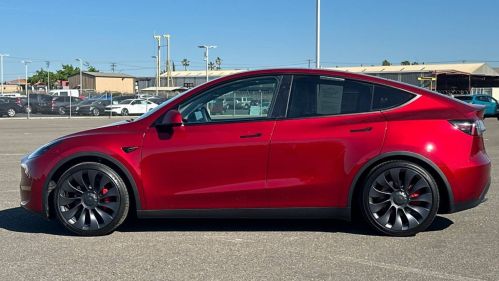 2024 Tesla Model Y 7SAYGDEF1RF058932