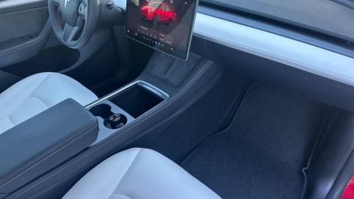 2024 Tesla Model Y 7SAYGDEF1RF058932