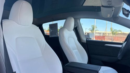 2024 Tesla Model Y 7SAYGDEF1RF058932