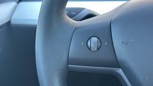 2024 Tesla Model Y 7SAYGDEF1RF058932