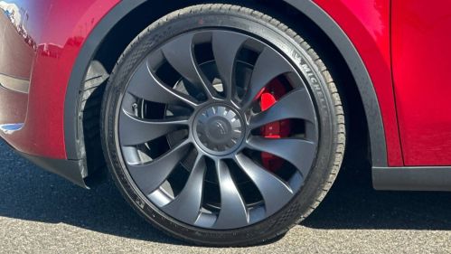 2024 Tesla Model Y 7SAYGDEF1RF058932