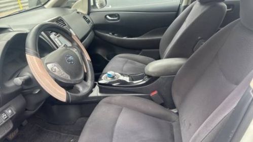 2015 Nissan LEAF - Images - 4