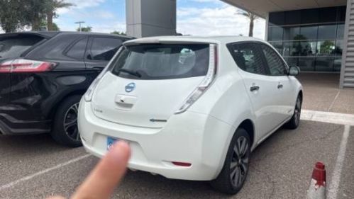 2015 Nissan LEAF - Images - 9