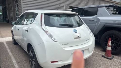 2015 Nissan LEAF - Images - 10