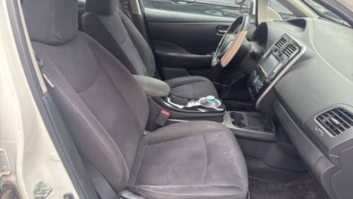 2015 Nissan LEAF - Images - 14