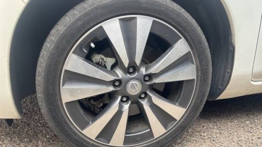 2015 Nissan LEAF - Images - 22