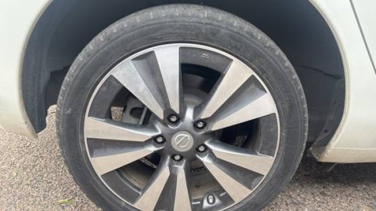2015 Nissan LEAF - Images - 24