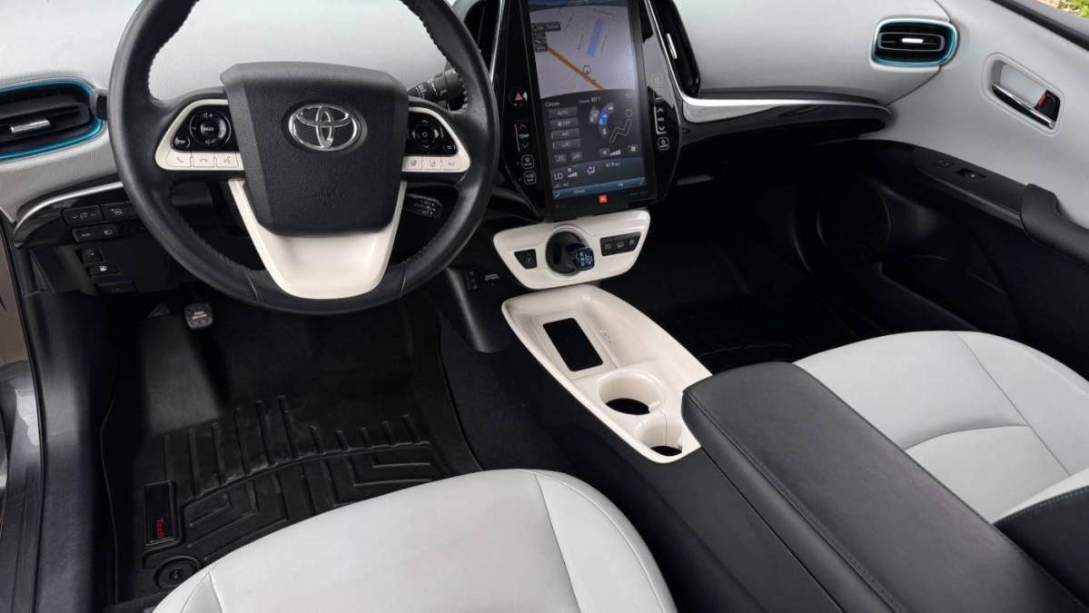 2017 Toyota Prius Prime - Images - 2