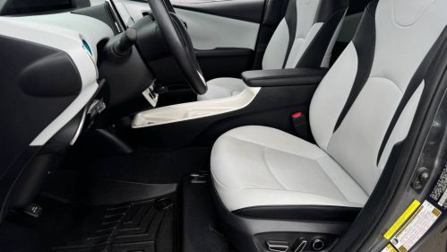 2017 Toyota Prius Prime - Images - 11