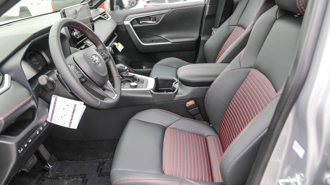 2025 Toyota RAV4 Plug-In Hybrid JTMEB3FV2SD245138