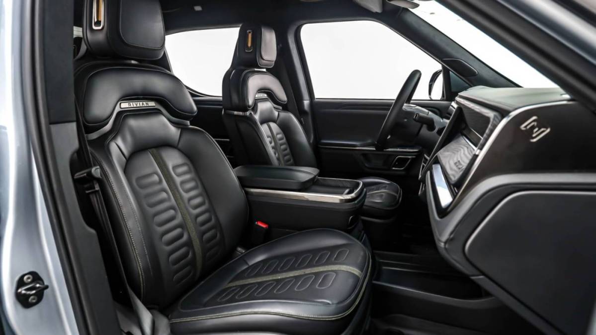2024 Rivian R1T - Images - 7