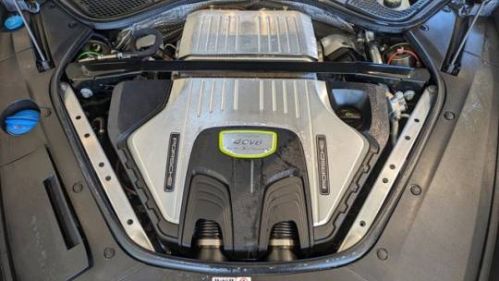 2018 Porsche Panamera - Images - 24