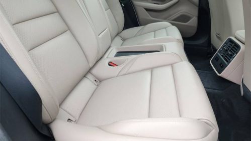 2021 Porsche Taycan - Images - 11