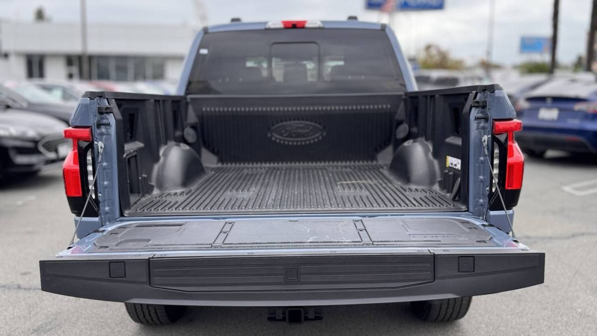 2023 Ford F-150 Lightning - Images - 10