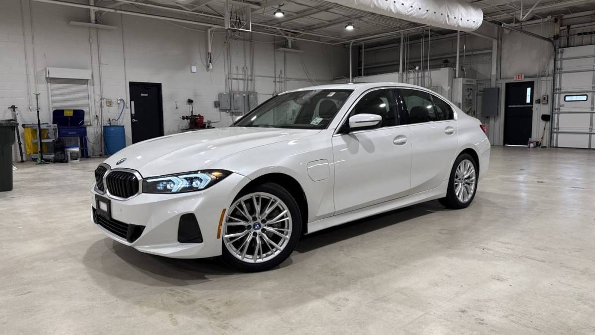 2024 BMW 3 Series - Images - 1