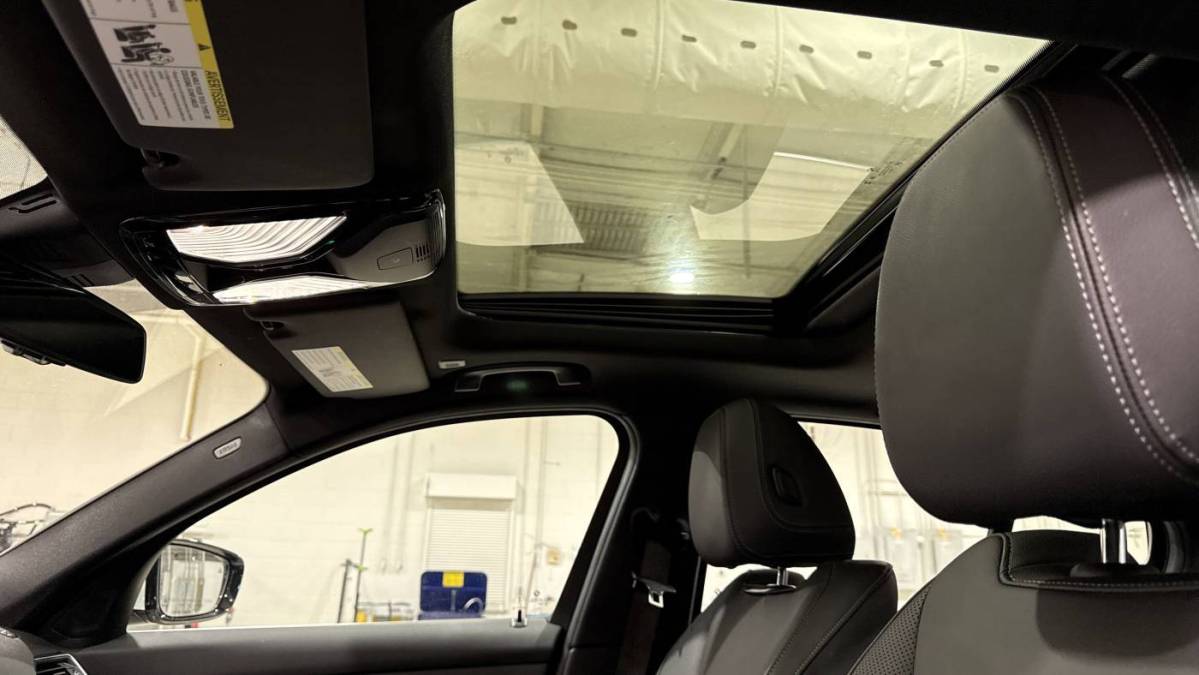 2024 BMW 3 Series - Images - 26