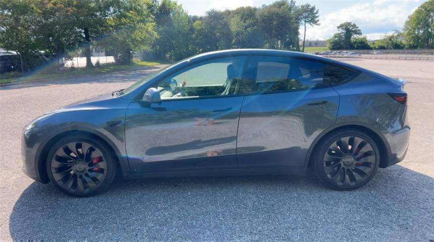 2023 Tesla Model Y 7SAYGDEF5PF897916