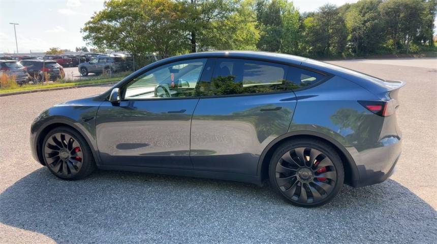 2023 Tesla Model Y 7SAYGDEF5PF897916