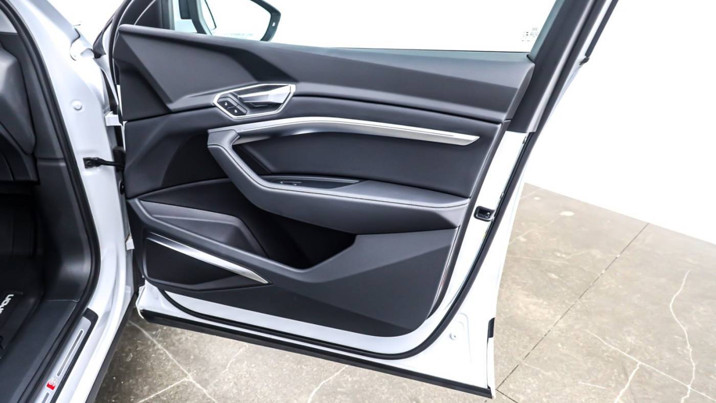 2021 Audi e-tron WA12AAGE6MB023834
