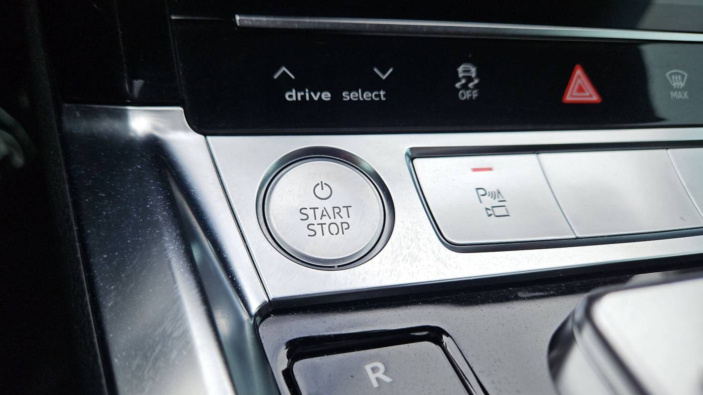 2020 Audi e-tron WA12ABGE0LB033019
