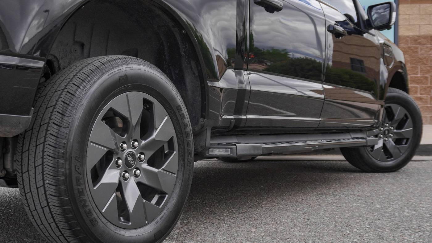 2022 Ford F-150 Lightning 1FTVW1EL2NWG15098