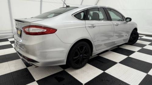 2016 Ford Fusion Energi - Images - 5