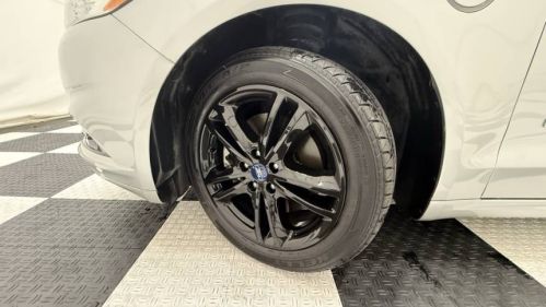 2016 Ford Fusion Energi - Images - 9