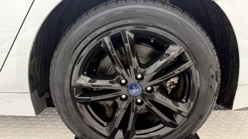 2016 Ford Fusion Energi - Images - 10