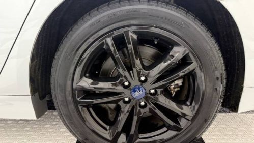 2016 Ford Fusion Energi - Images - 10