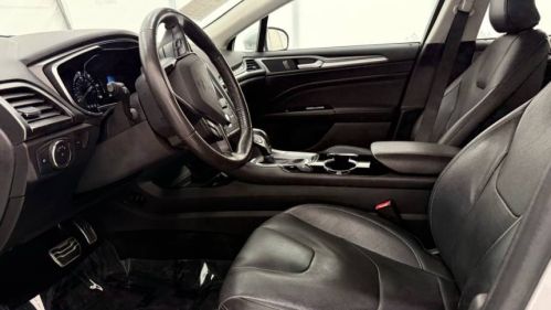 2016 Ford Fusion Energi - Images - 11