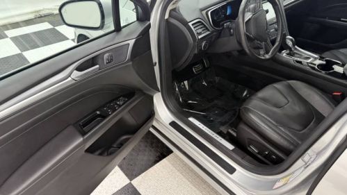 2016 Ford Fusion Energi - Images - 20
