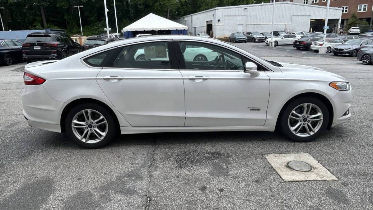 2016 Ford Fusion Energi - Images - 4