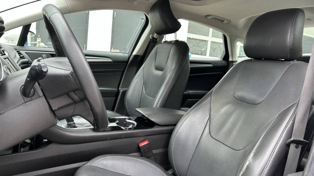 2016 Ford Fusion Energi - Images - 13