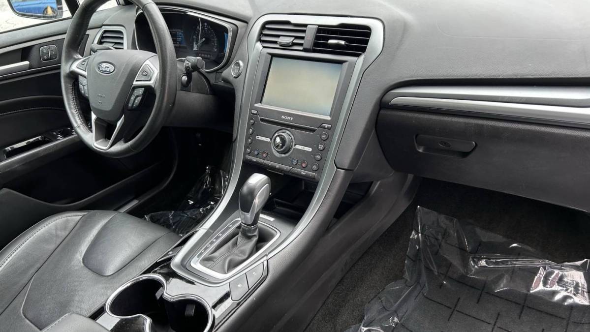 2016 Ford Fusion Energi - Images - 14
