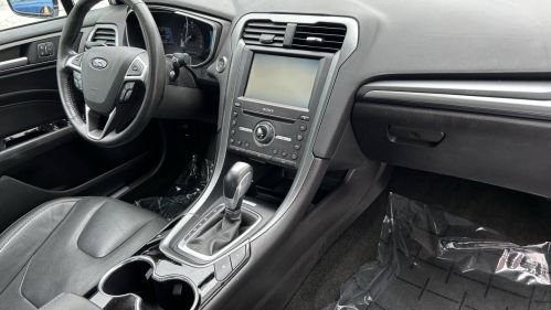 2016 Ford Fusion Energi - Images - 14