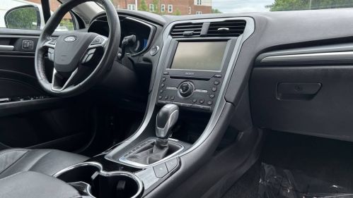 2016 Ford Fusion Energi - Images - 15