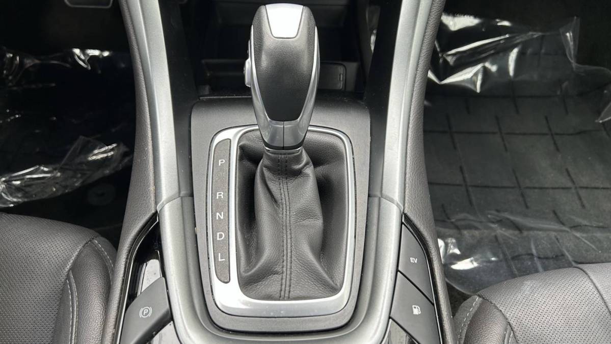 2016 Ford Fusion Energi - Images - 16